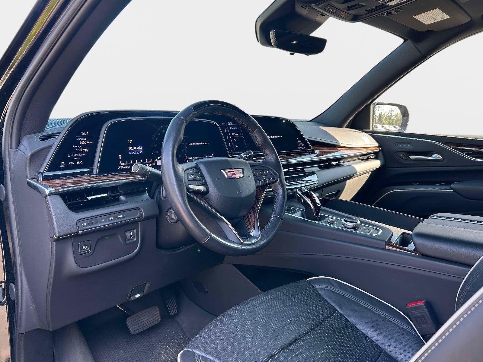 Used 2024 Cadillac Escalade Premium Luxury AWD/4WD image 13