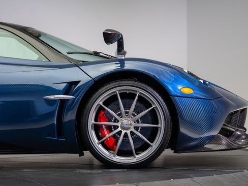 Used 2014 Pagani Huayra image 3