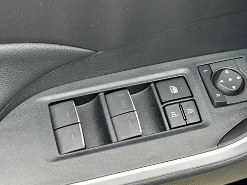 Used 2022 Toyota RAV4 XLE AWD/4WD image 13