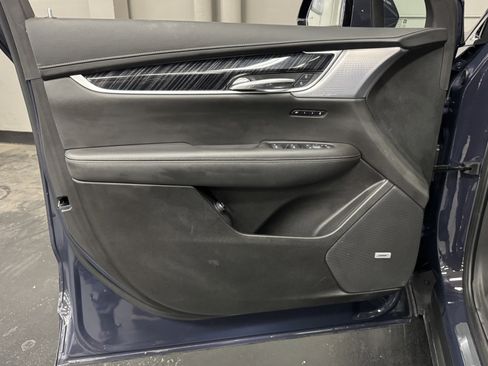 Used 2025 Cadillac XT6 Premium Luxury image 21