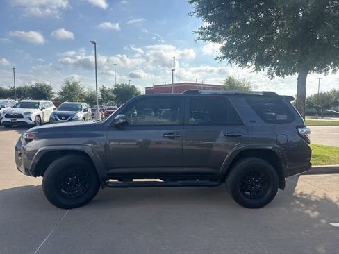 Used 2022 Toyota 4Runner SR5 Premium w/ Moonroof Package RWD image 5