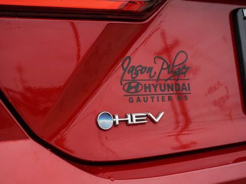 Used 2025 Toyota Camry SE FWD image 8
