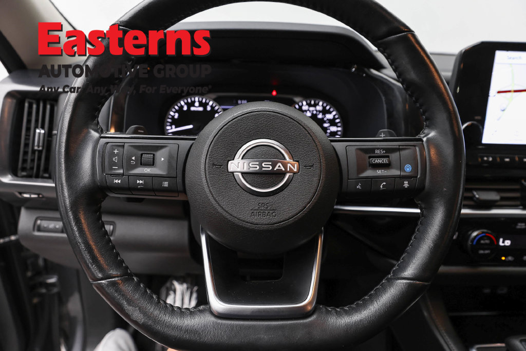 Used 2024 Nissan Pathfinder SL w/ Black Appearance Package AWD/4WD image 11