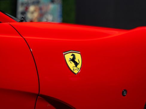Used 2019 Ferrari 812 Superfast RWD image 10