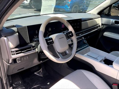 Used 2025 Hyundai Santa Fe SEL image 14