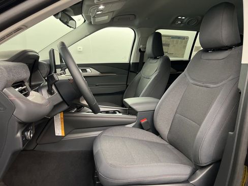 New 2025 Ford Explorer Active image 25