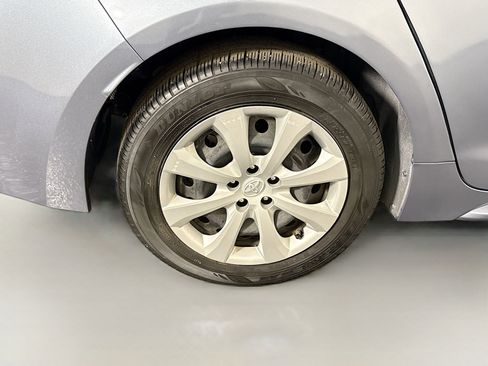 Used 2022 Toyota Corolla LE image 32