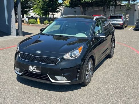 Used 2017 Kia Niro Touring FWD image 3