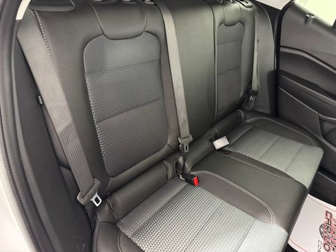 Used 2026 Chevrolet Trax LT FWD image 34