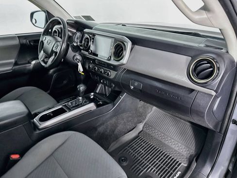 Used 2021 Toyota Tacoma SR5 AWD/4WD image 31