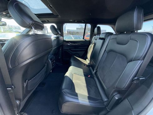 Used 2023 Jeep Grand Cherokee Altitude image 24