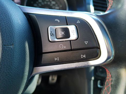 Used 2015 Volkswagen Golf 4-Door FWD image 8