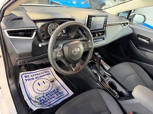 Used 2020 Toyota Corolla LE image 14
