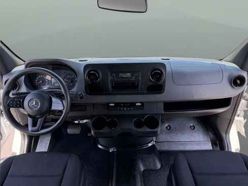 Used 2021 Mercedes-Benz Sprinter 2500 image 17