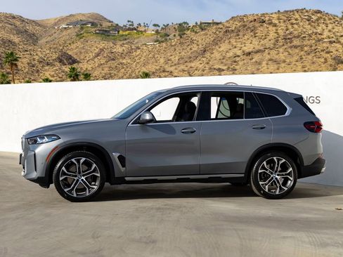 Certified 2024 BMW X5 sDrive40i w/ Premium Package RWD image 3