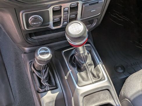 Used 2022 Jeep Gladiator Overland AWD/4WD image 23