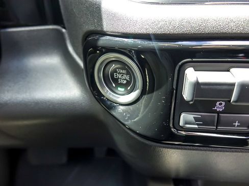 Used 2022 Chevrolet Silverado 1500 ZR2 w/ Technology Package AWD/4WD image 17