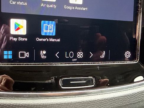 Used 2024 Volvo XC90 B5 Core w/ Climate Package image 20