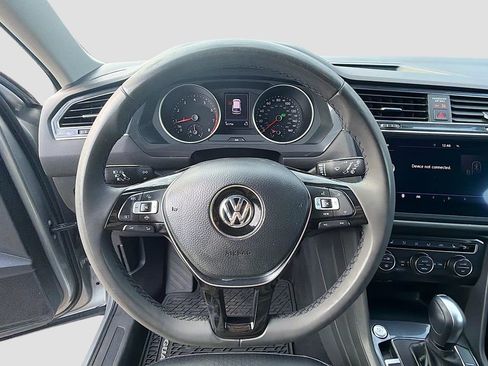 Used 2020 Volkswagen Tiguan SE R-Line image 11