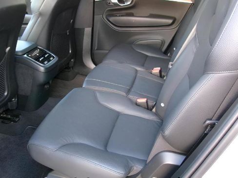 Used 2024 Volvo XC90 B6 Plus AWD/4WD image 9