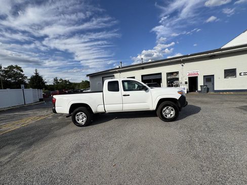Used 2019 Toyota Tacoma SR image 9