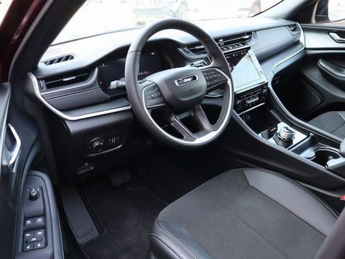 New 2025 Jeep Grand Cherokee Altitude w/ Trailer Tow Package image 11