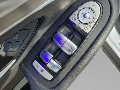 Used 2020 Mercedes-Benz GLC 300 image 17
