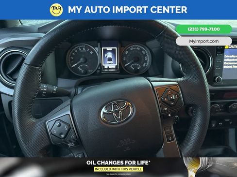Used 2022 Toyota Tacoma TRD Off-Road image 9