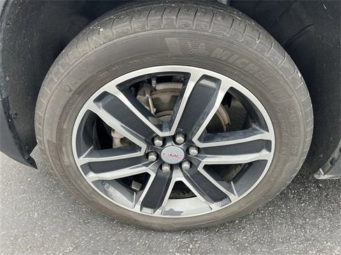 Certified 2023 GMC Acadia SLT w/ Technology Package image 18