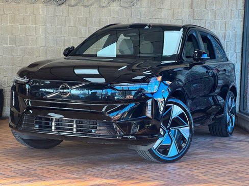 Used 2025 Volvo EX90 Plus image 2