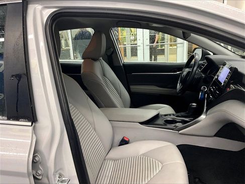 Used 2022 Toyota Camry SE image 11