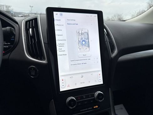 Used 2024 Ford Edge SEL image 27