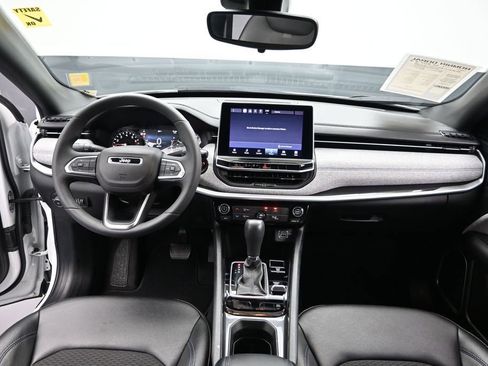 Used 2024 Jeep Compass Latitude AWD/4WD image 18
