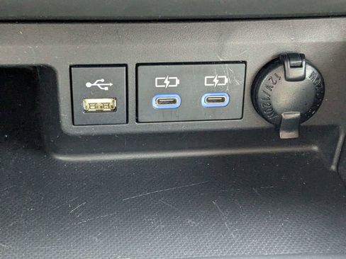 Used 2022 Toyota Highlander XLE image 24