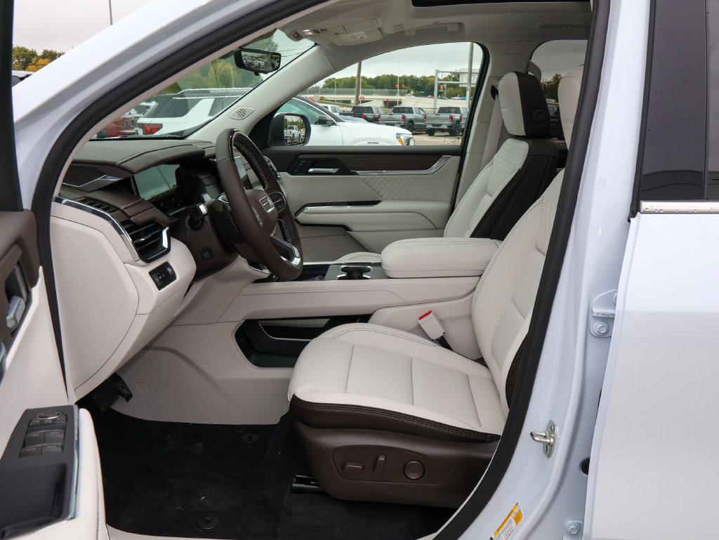 New 2027 GMC Acadia Denali w/ Denali Reserve Package FWD image 8