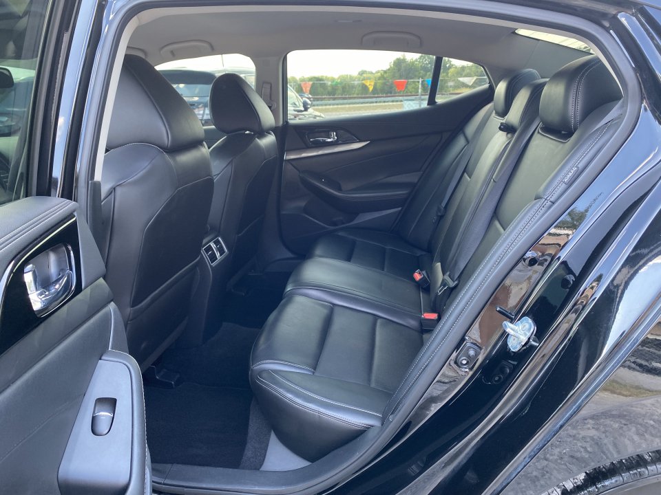 Used 2021 Nissan Maxima 3.5 SV w/ Floor Mat Group FWD image 16
