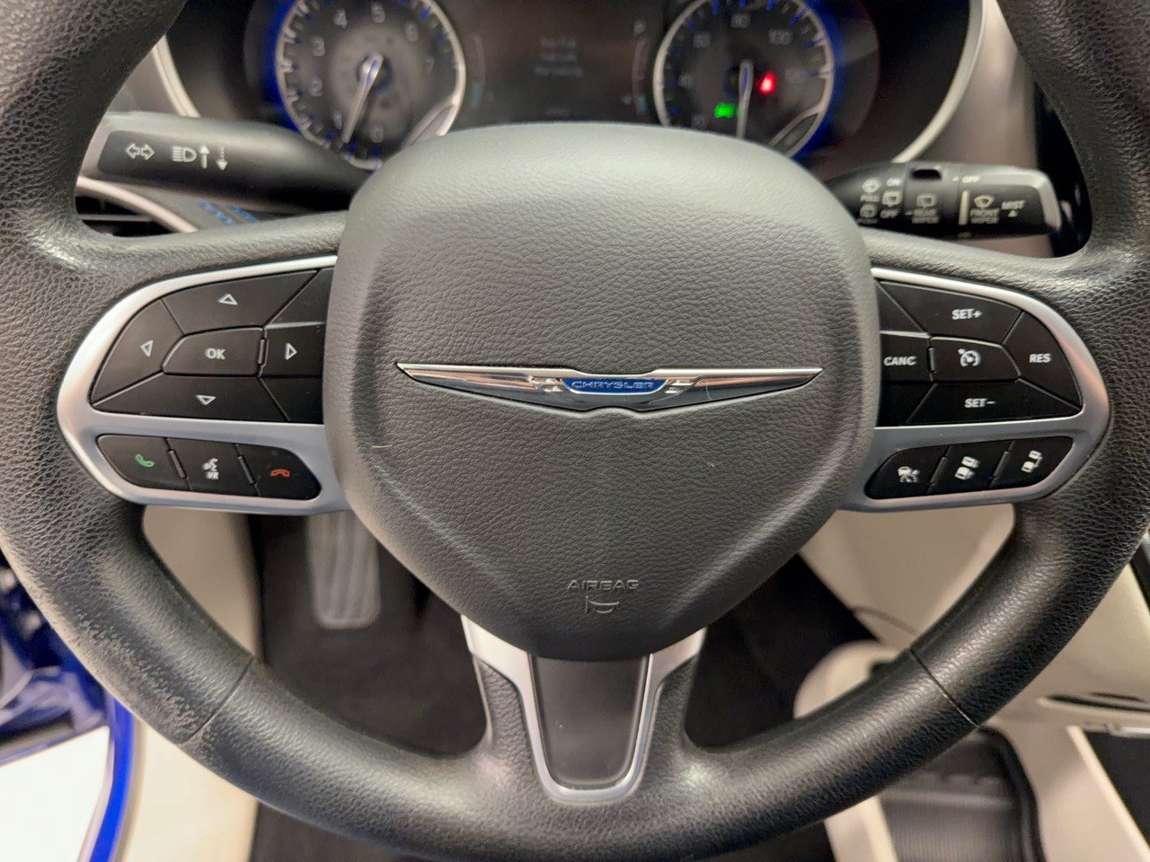 Used 2021 Chrysler Pacifica Touring FWD image 10