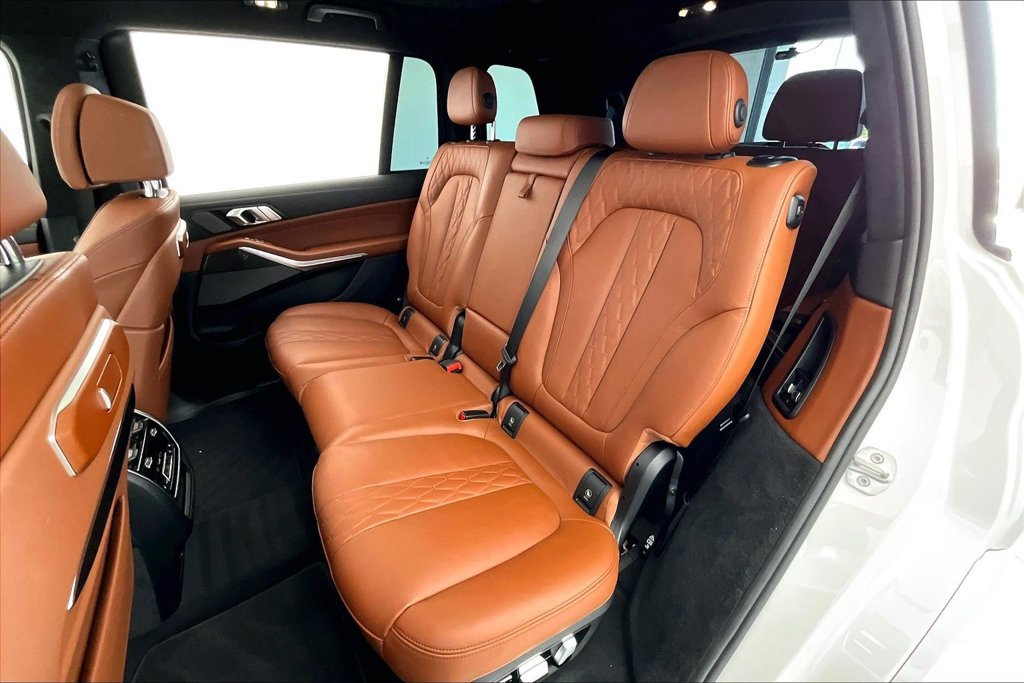 Used 2024 BMW X7 M60i AWD/4WD image 32