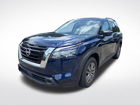 Used 2025 Nissan Pathfinder SV FWD image 3