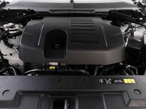 Used 2025 Land Rover Defender 110 X-Dynamic SE image 23