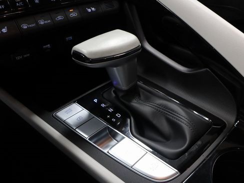 Certified 2023 Hyundai Elantra Limited image 33