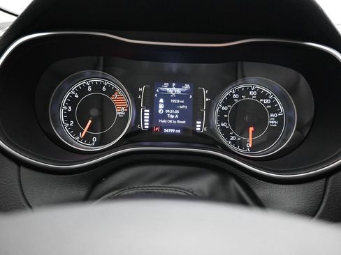 Used 2020 Jeep Cherokee Latitude Plus FWD image 14