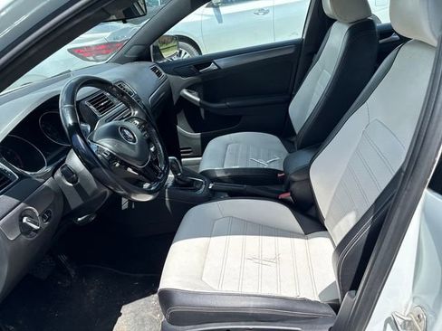 Used 2017 Volkswagen Jetta Sport FWD image 8