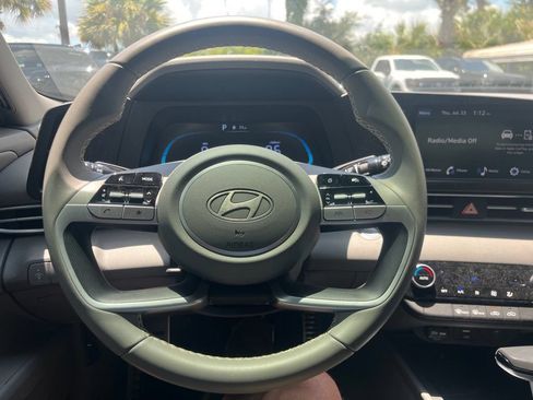 Used 2025 Hyundai Elantra Sport FWD image 14