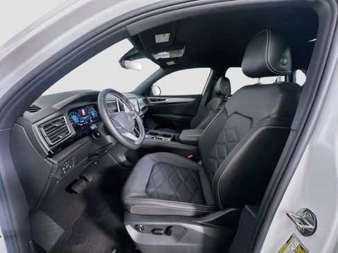 Used 2024 Volkswagen Atlas Cross Sport SE FWD image 13