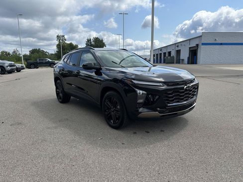 Used 2025 Chevrolet Trax ACTIV w/ Sunroof Package FWD image 9