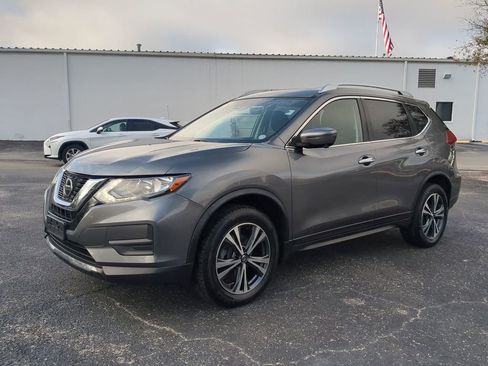 Certified 2019 Nissan Rogue SV w/ Sun & Sound Touring Package image 8