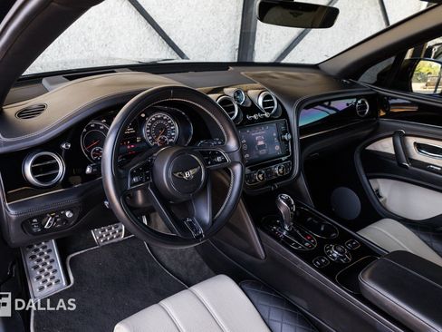 Used 2018 Bentley Bentayga AWD/4WD image 3