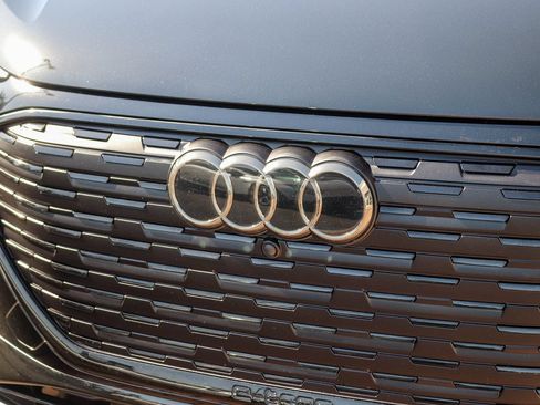 Used 2025 Audi Q4 e-tron Premium w/ Convenience Package AWD/4WD image 13