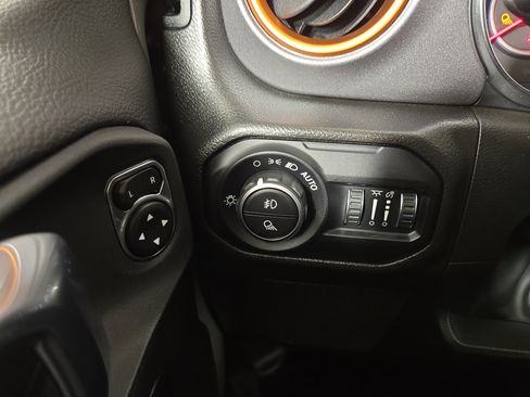 Used 2022 Jeep Gladiator Mojave w/ Cold Weather Group AWD/4WD image 31